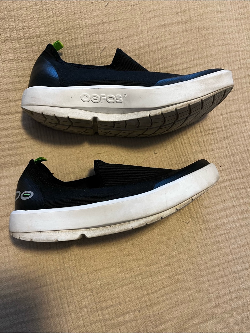 OOFOS OOmg EeZee Low Recovery Shoes - 7.5 - Picture 2 of 8